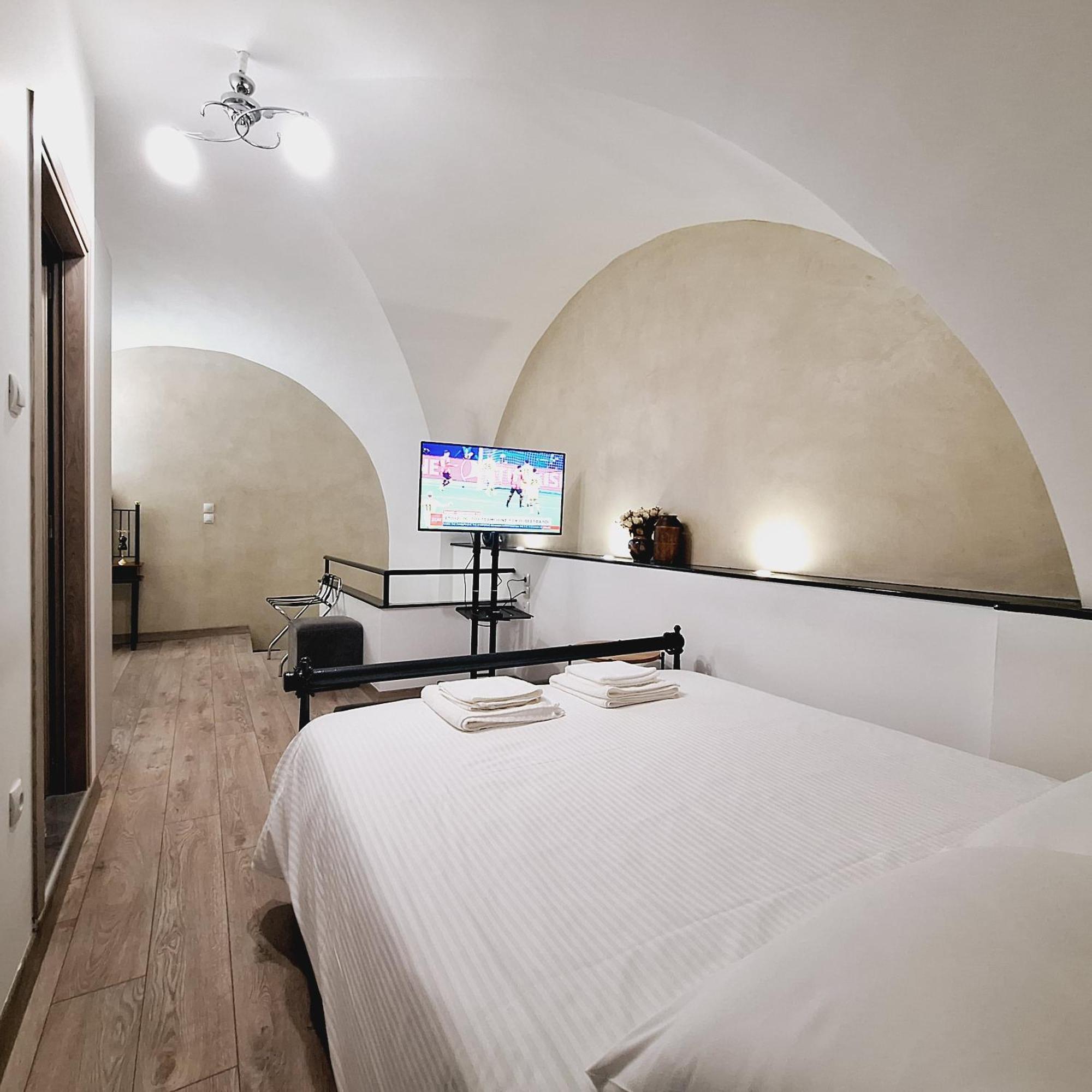 Thomas Luxury Apartment In The Historical Center Of Yanya Dış mekan fotoğraf